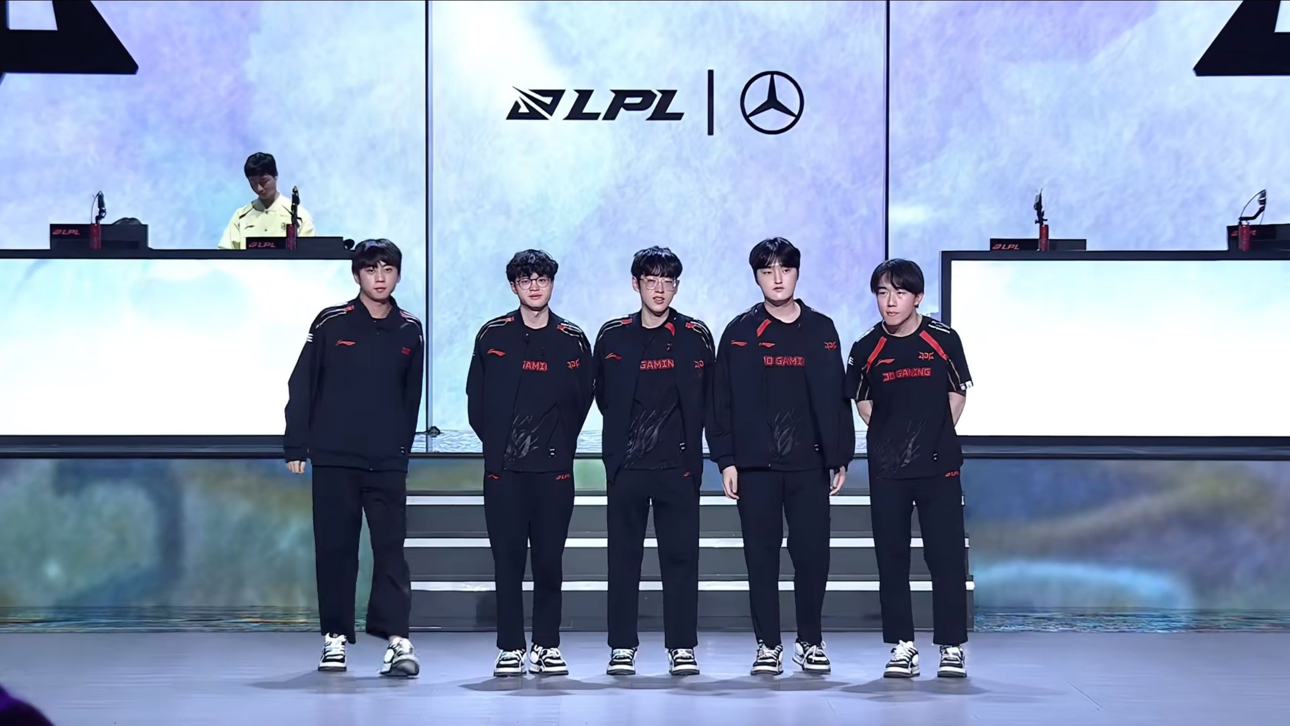 开云体育-JDG绝杀DRX，Bin开启传奇时刻2025世界赛2:1（成都）