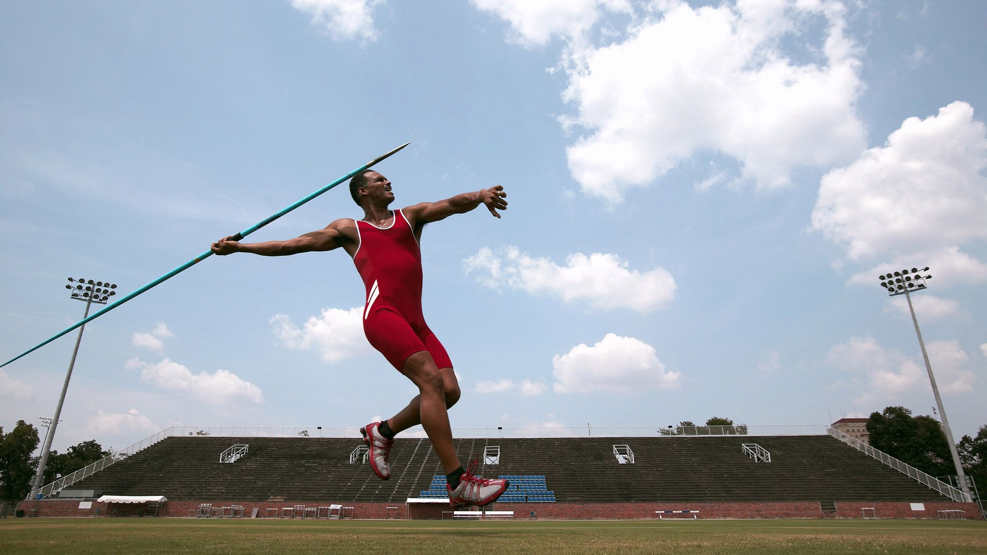 闪电与风暴，阿圭罗引爆，贝蒂斯制造乌克兰落叶时刻